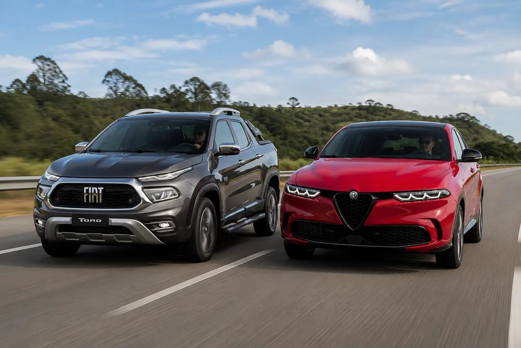 Fiat Toro e Alfa Romeo Tonale lado a lado em movimento em rodovia