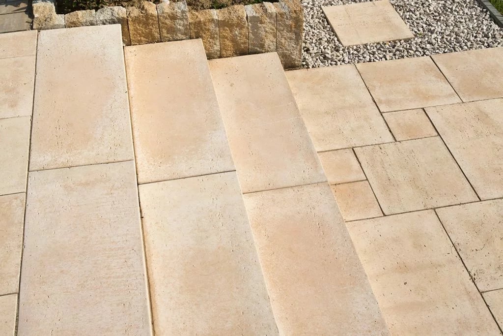 Travertine lauko laiptai