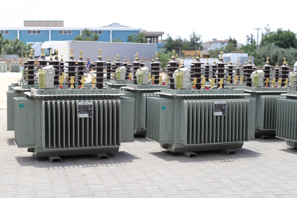 Yüksek gerilim işletme sorumluluğu, elektrik tesislerinde güvenlik ve yasal önlemleri kapsar.