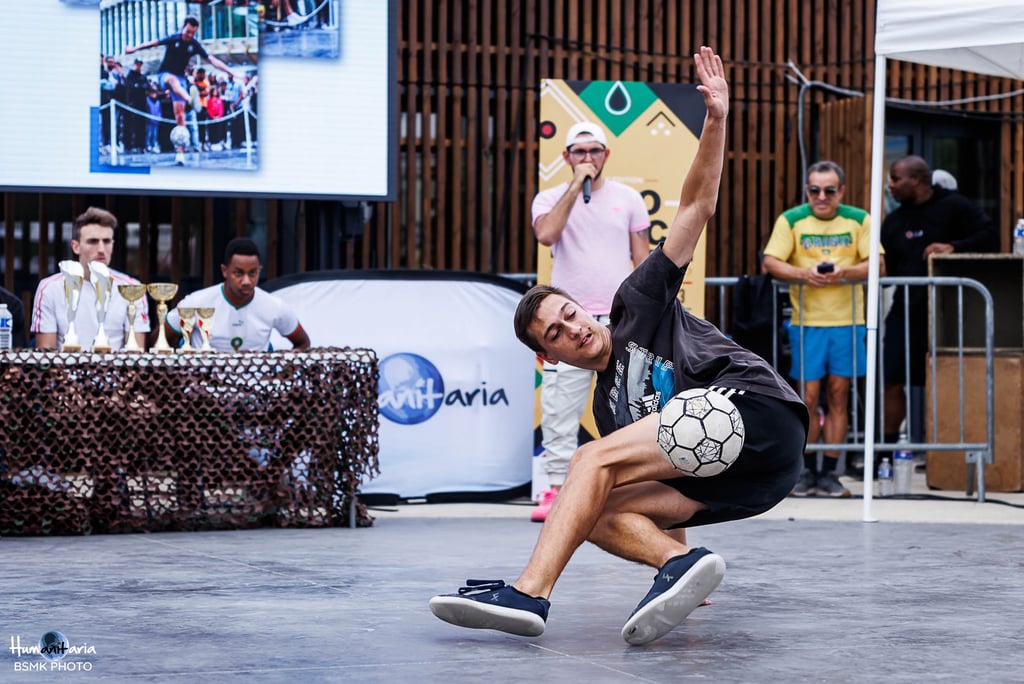 Benoit Bergasse qui gagne la compétition de foot freestyle à Montpellier