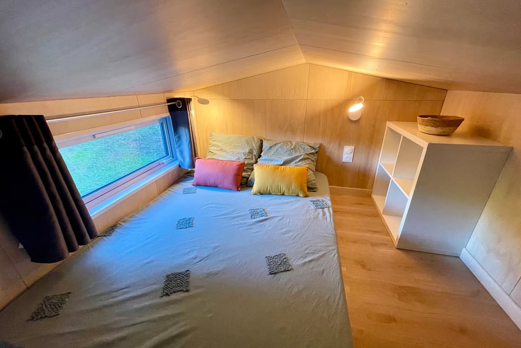 Chambre 1 Tiny-House avec vue sur rocher de Saignon