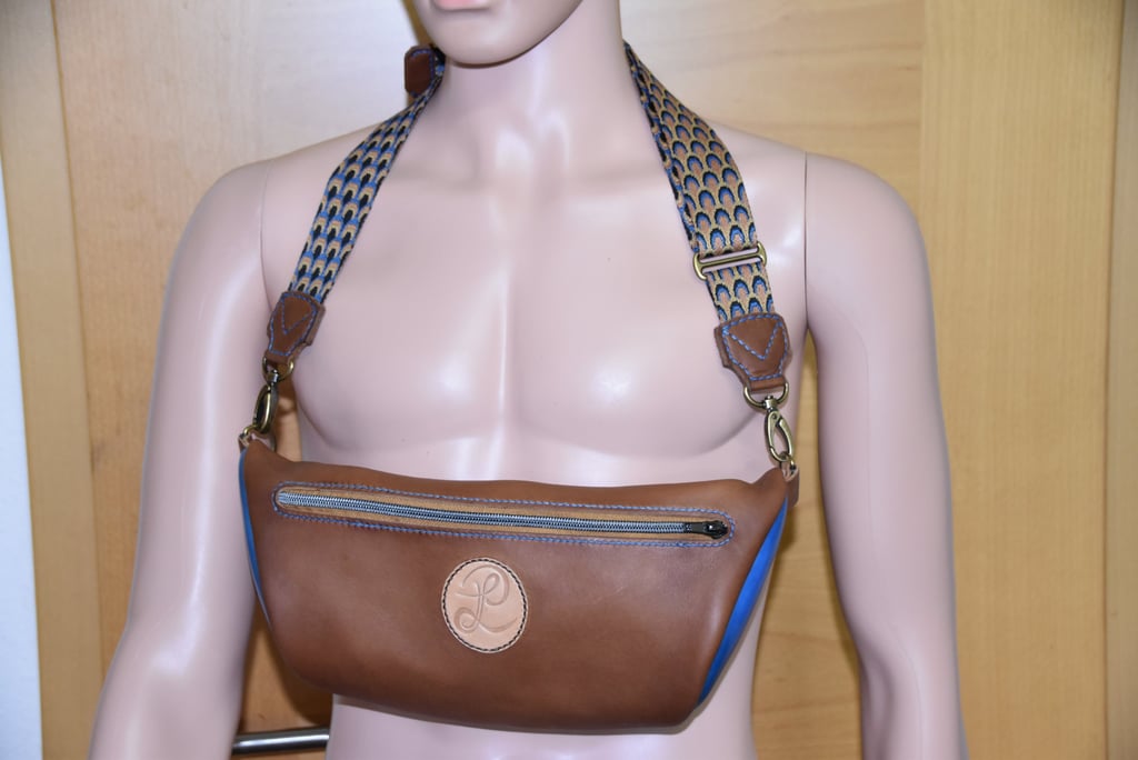 Cross-Body Tasche. Individuell gestaltete handarbeit aus Angelbachtal vom Leder Loho