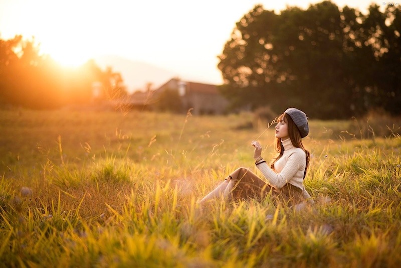 Tận dụng ánh sáng giờ vàng cho concept chụp ảnh mùa hè rực rỡ