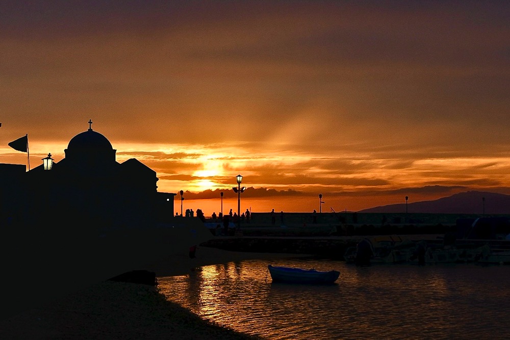 Coucher de soleil sur le vieux port de Mykonos