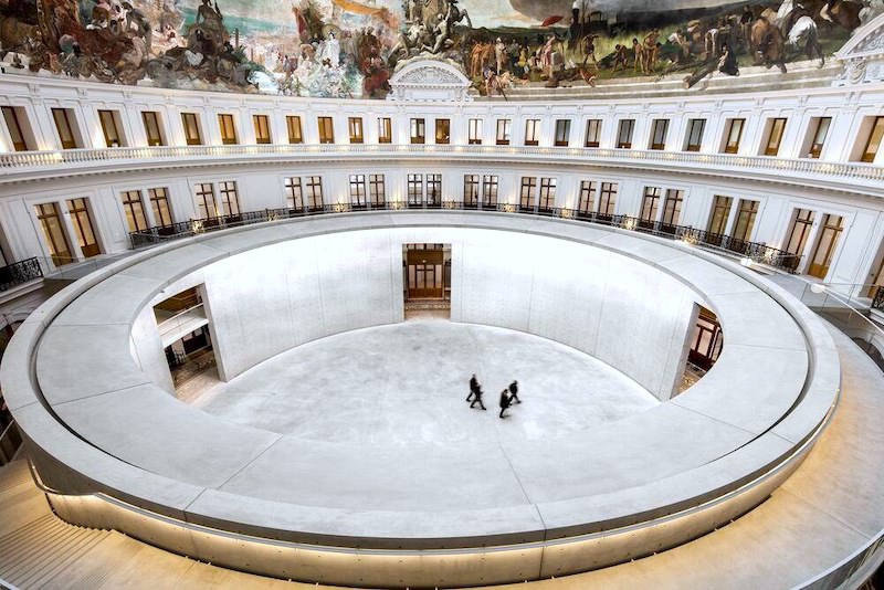 A Bourse de Commerce, no coração de Paris, é um marco histórico que une séculos de história.