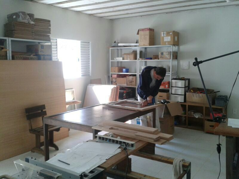 Oficina onde Carlos Antonio Garcez Mury trabalha na Montagem de Espelho Camarim Artekfatus Mury 