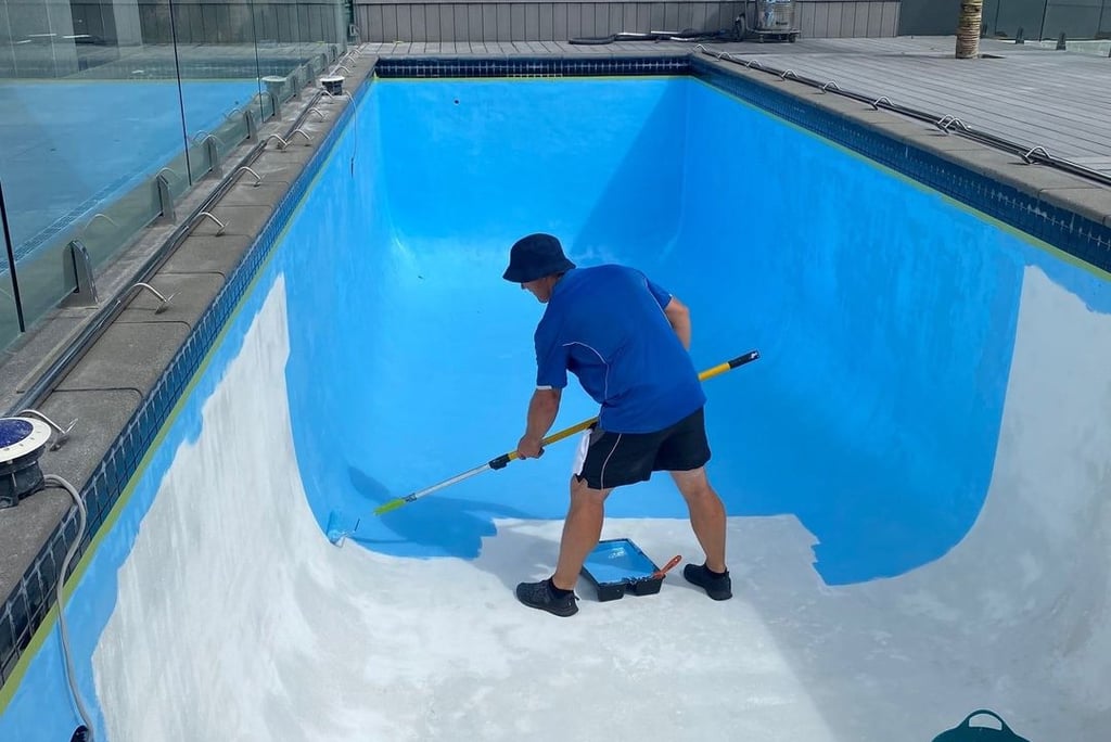 عزل حمامات سباحة بالدمام