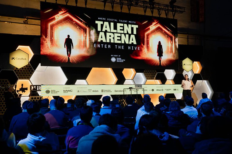 Speaker en el main stage Talent Arena 2026