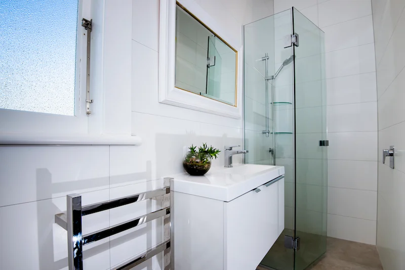 Bathroom Ensuite by Qualitas Builders in Auckland