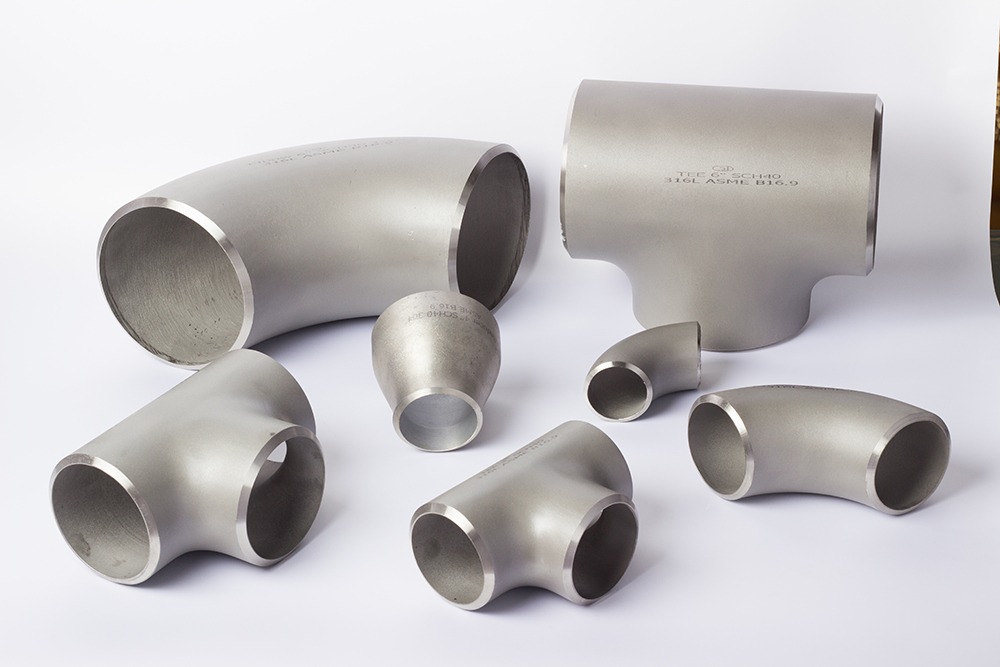 Assorted 316L stainless steel pipe fittings including elbows, tees, and reducers on a white background.