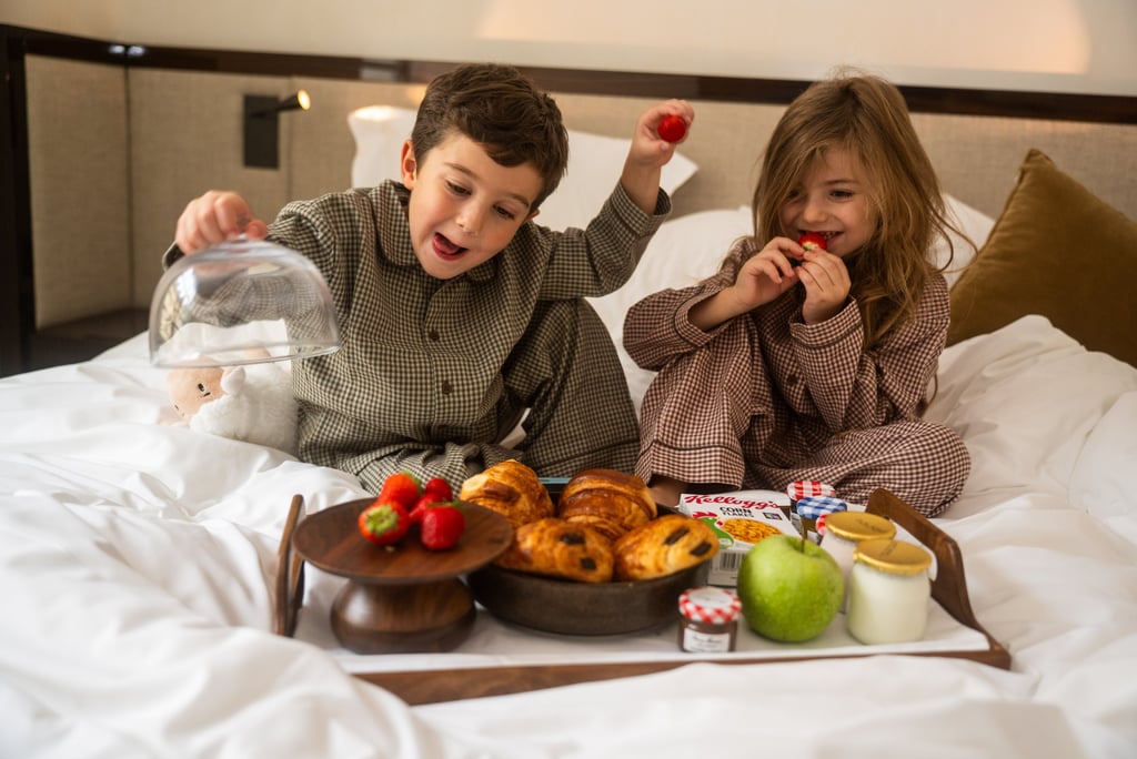 Enfants dans une chambre de l'hôtel Mondovi Luxury SUites