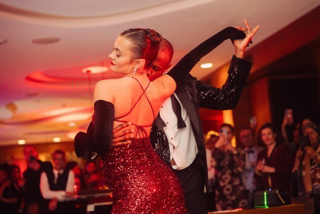 Danseurs professionnels durant la soirée de l'hôtel Renaissance Paris République