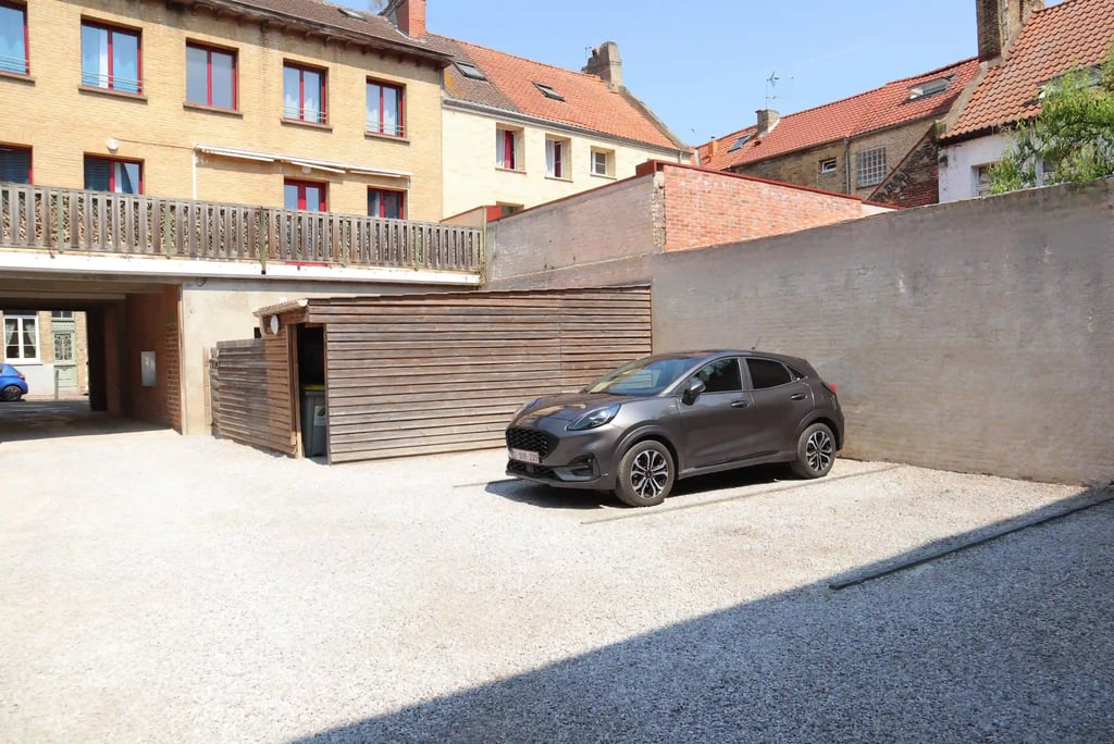 Parking privé sécurisé attenant au logement en centre-ville