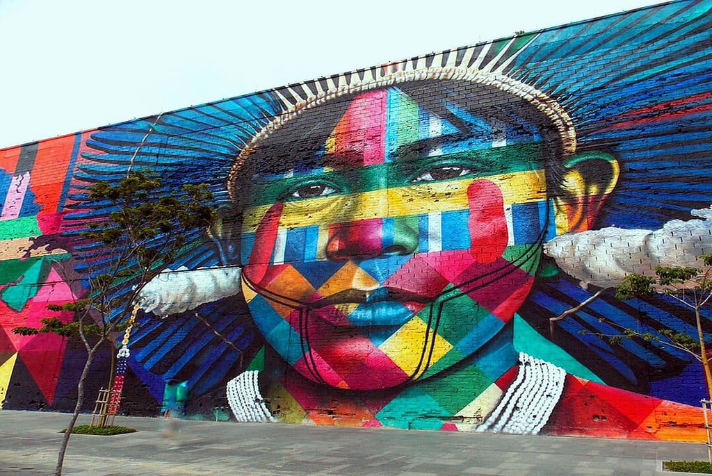 Eduardo Kobra – muralismo, memória e espetacularização urbana