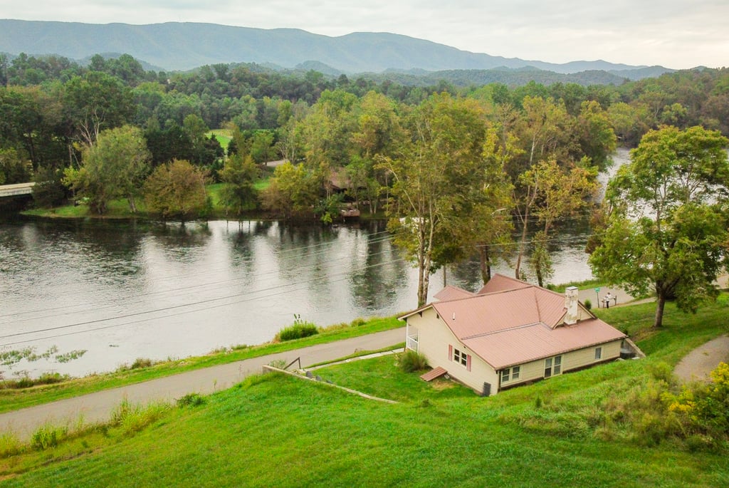 Rental Cabin on the South Holston River