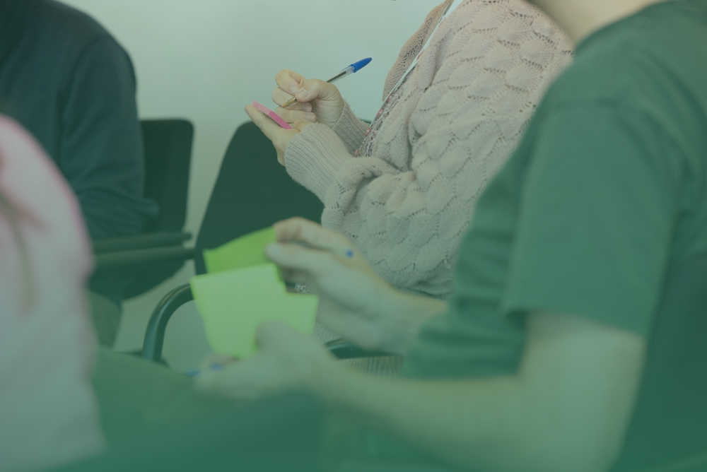 Iris Van Belleghem faciliteert een teamgesprek rond samenwerking en communicatie