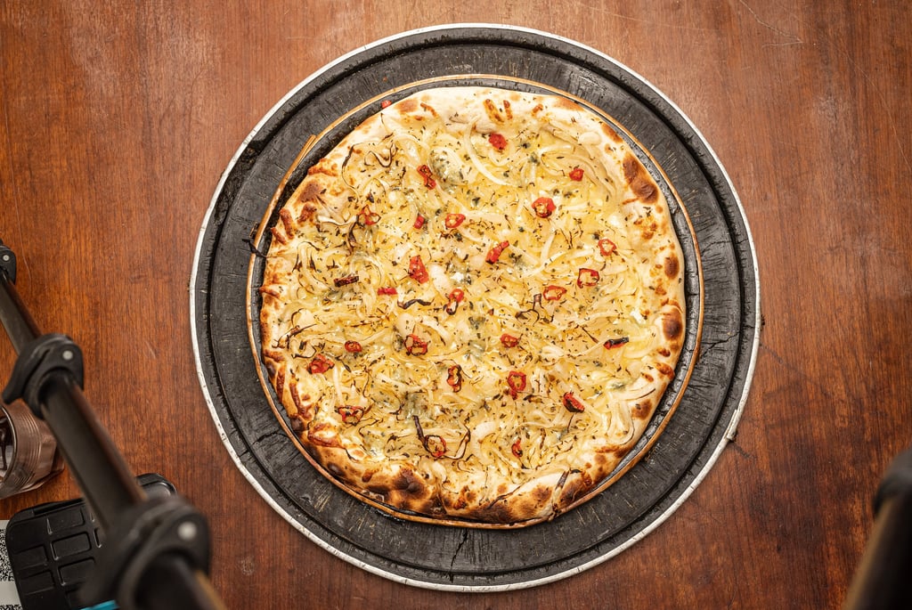 Pizzaria em Porto Alegre da Marquês Pizzaria com  cebolinha na manteiga