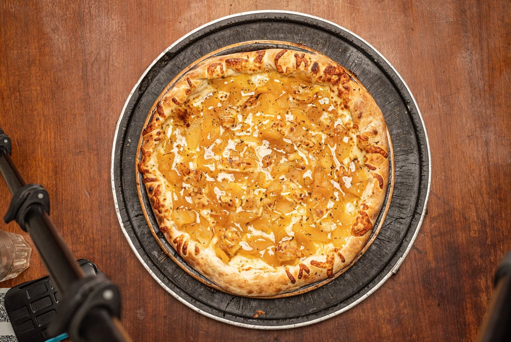Pizzaria em Porto Alegre da Marquês Pizzaria com  maça, brie e mel