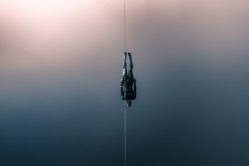 professional freediver descent underwater competition photo by Laura Mommicchi