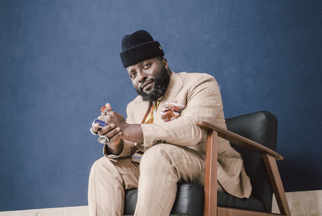 curador Bonaventure Soh Bejeng Ndikung, figura influente no cenário global da arte contemporâne