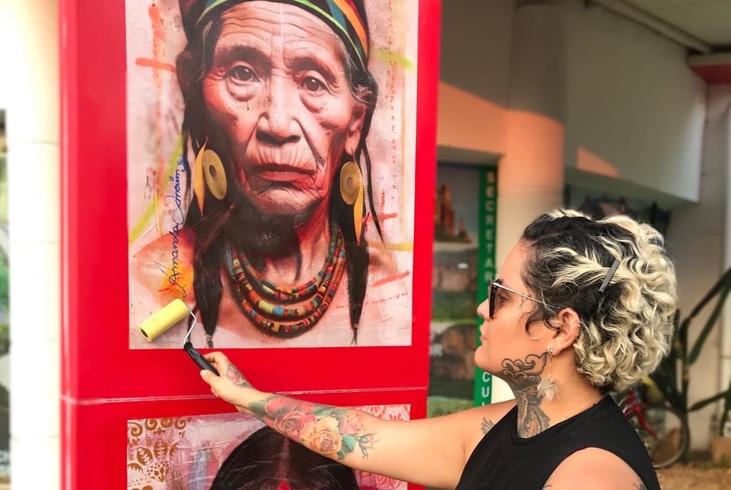 Amanda Amorim, que em Barra do Garças–MT têm realizado oficinas e murais com técnicas de lambe-lambe