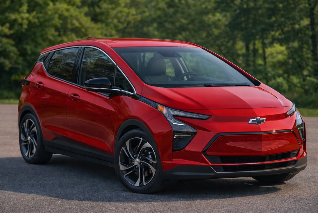 Chevrolet Bolt 2027 elétrico vermelho da GM em nova geração
