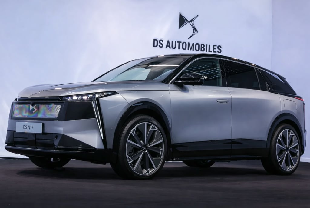 DS No7 SUV com design futurista e interior de alto nível revelado pela marca francesa