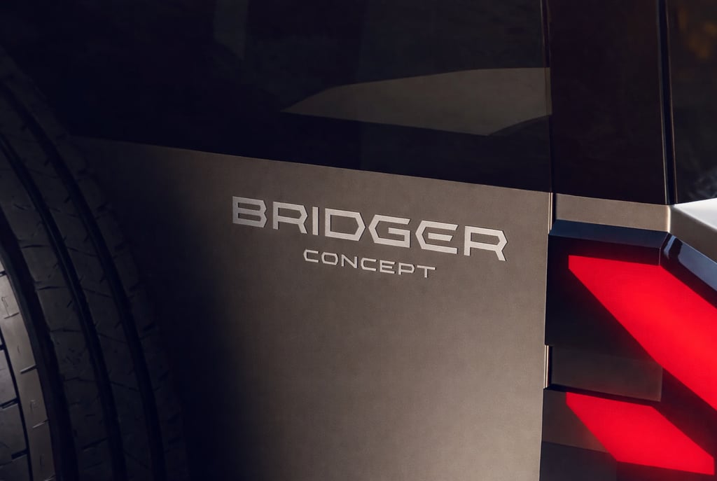 Renault Bridger Concept detalhe traseiro com logotipo Bridger e lanterna LED
