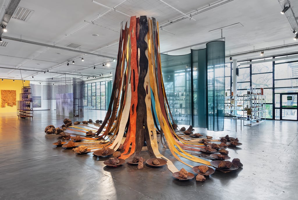 Marlene Almeida, instalação “Terra Viva (2025)