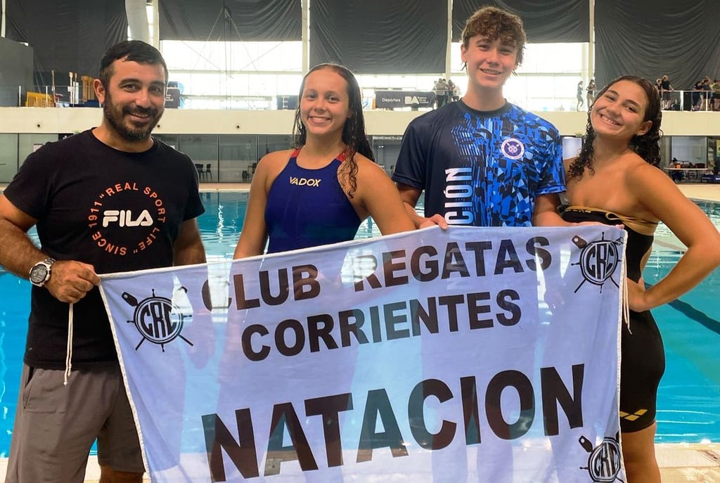 La delegación de Regatas que participó del Nacional de Cadetes de natación.