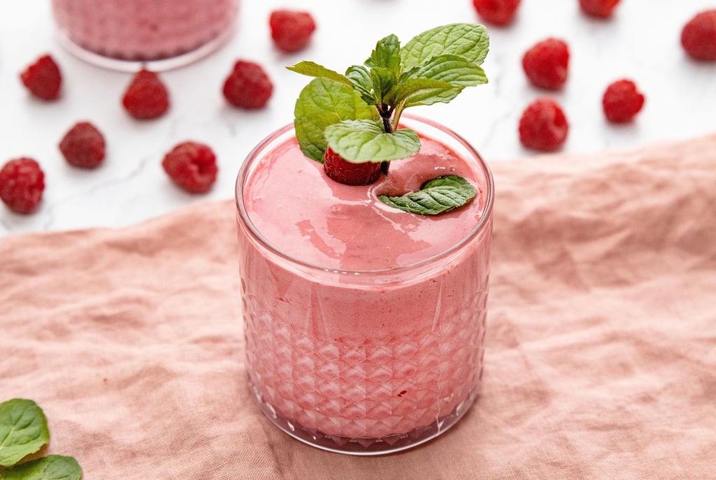 Milkshake - de - Morango - com - Toque - de - Hortelã - Refrescante