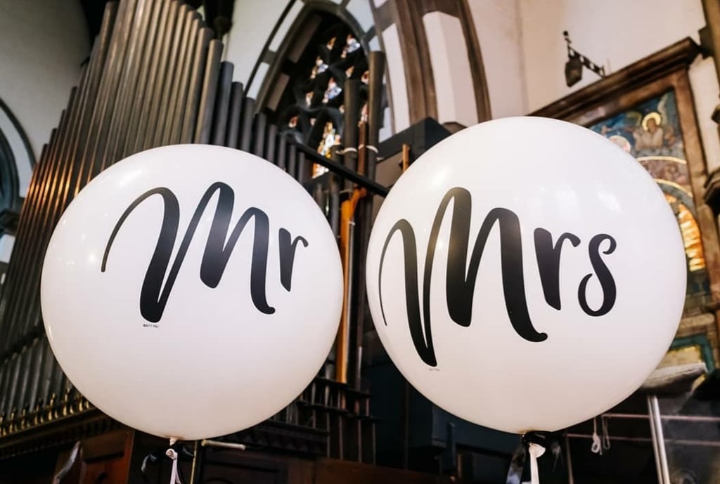 MR & MRS balloons