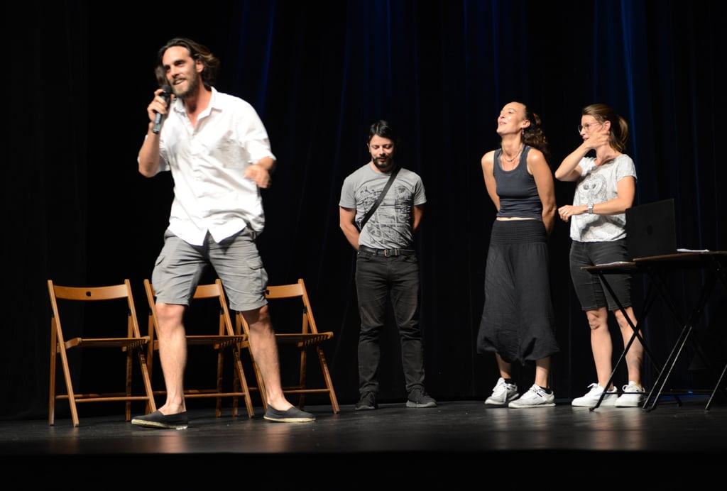 atelier forum 1 animateur et 3 participants sur scène