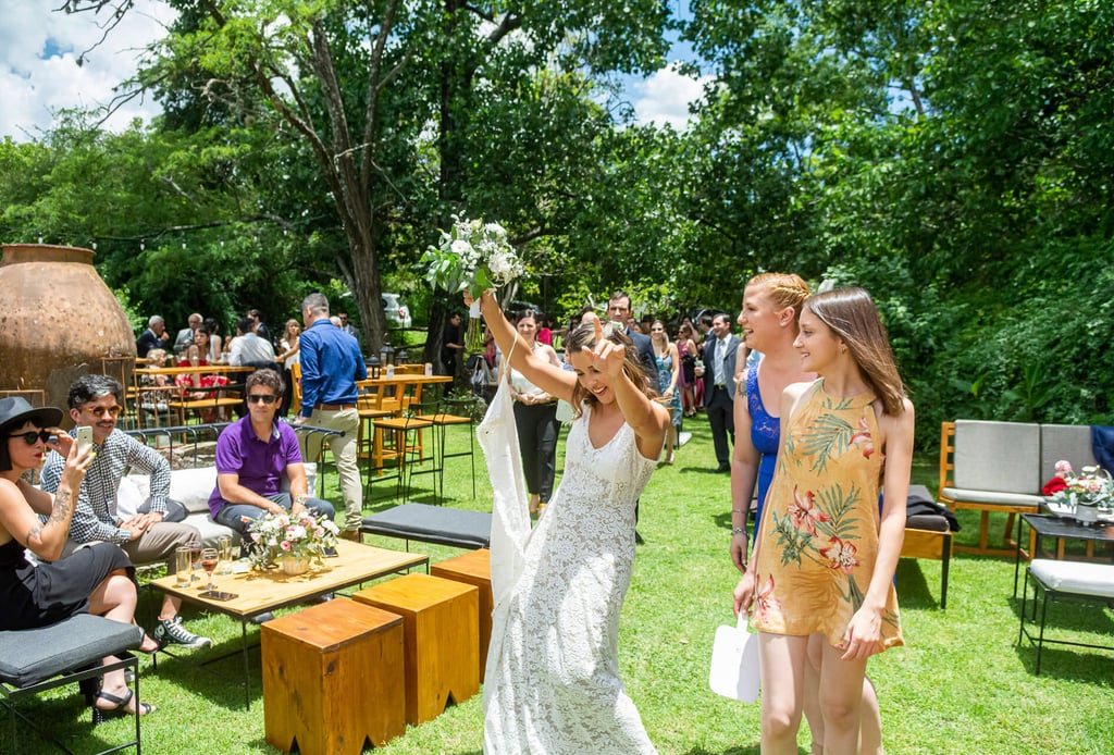 La novia junto a amigas