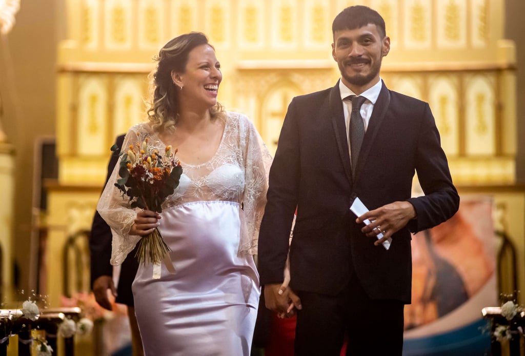 novios saliendo de la iglesia fotografia de casamientos