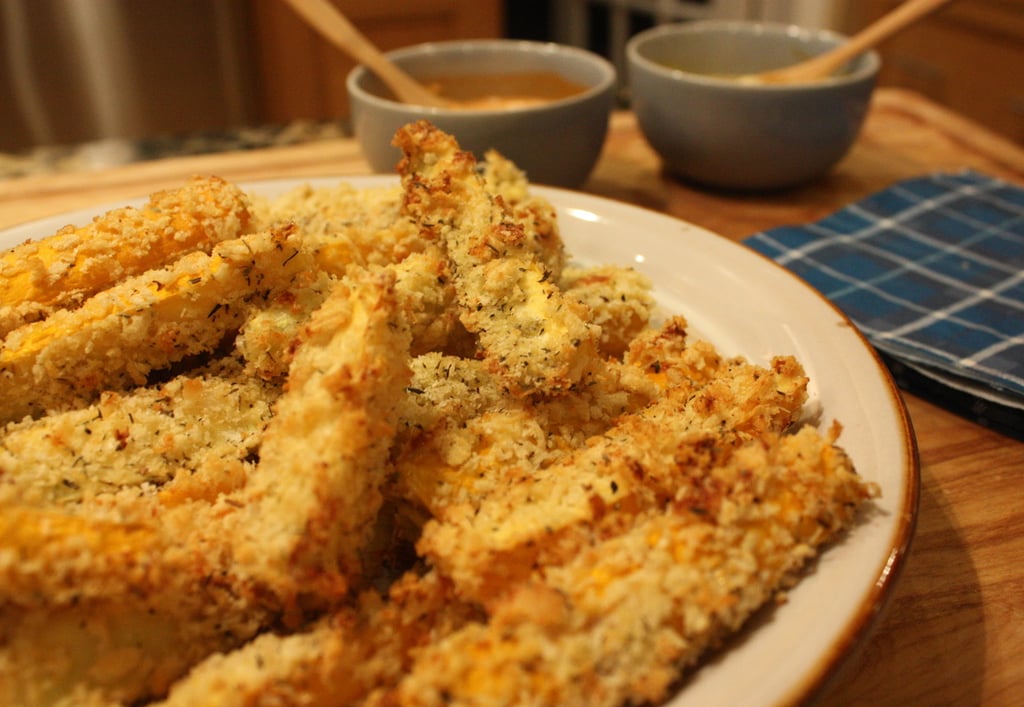 Zucchini fingers with dip