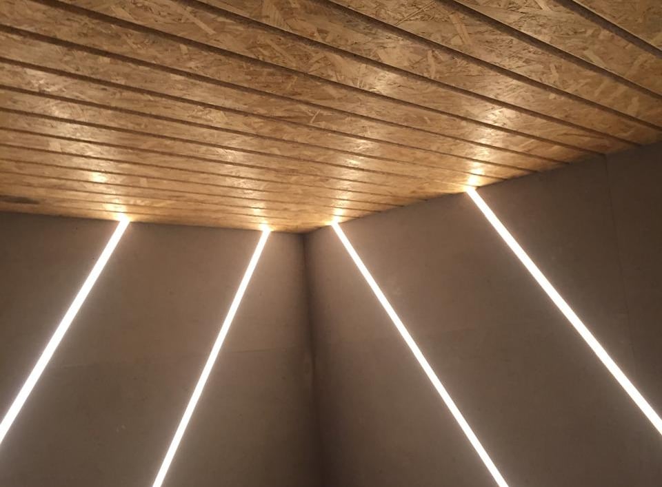 أفضل خدمات تركيب ليد مضيئة ونجف في الكويت