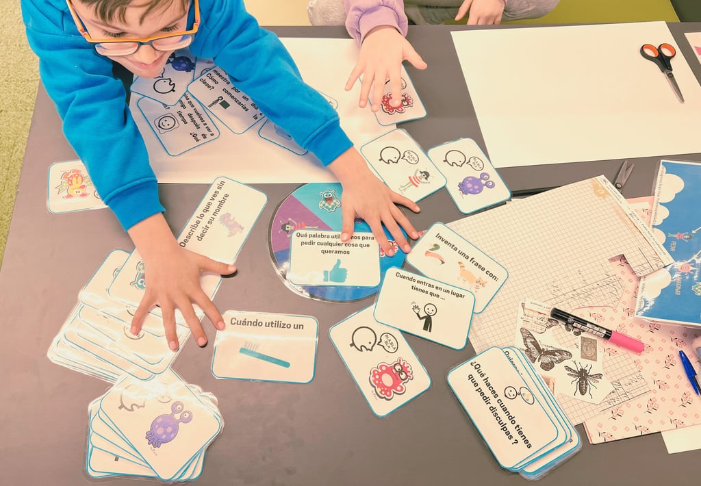 niño_y_niña_en_clase_emoziona2_educacion_especial