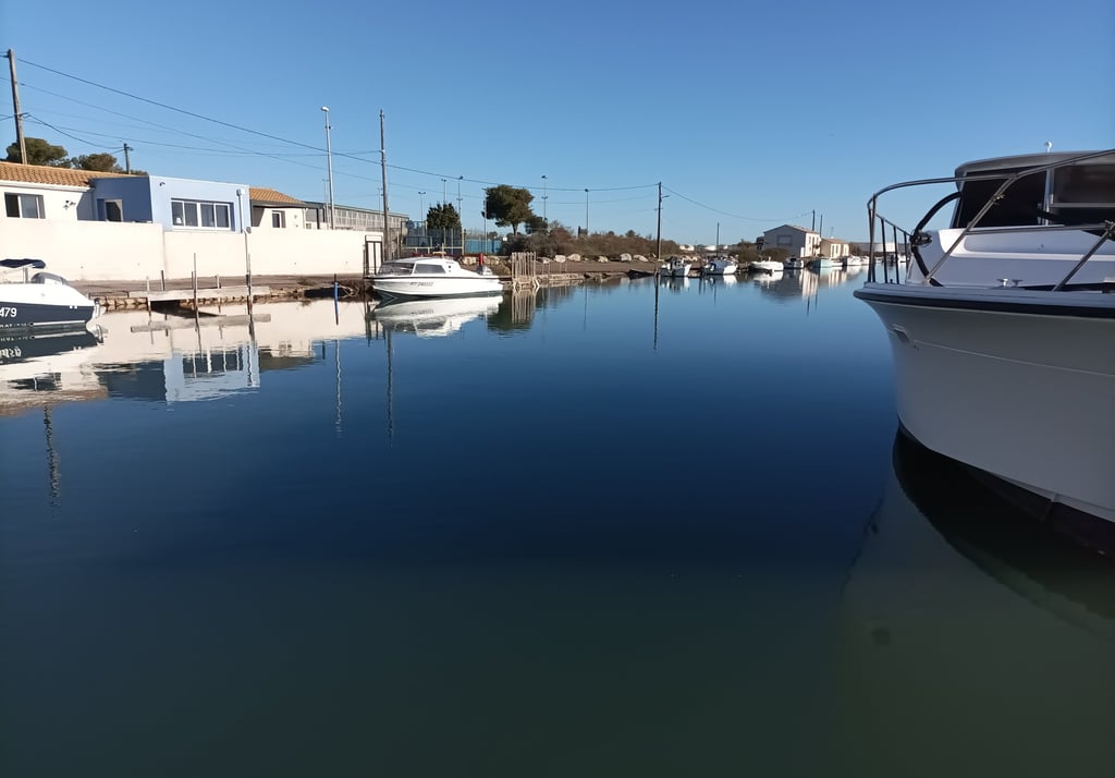 Setting off from our mooring.