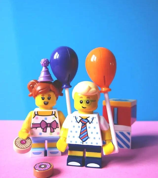 Lego utilisés en séance d'hypnose pédiatrique à Genève pour accompagner le TDAH et le HPI