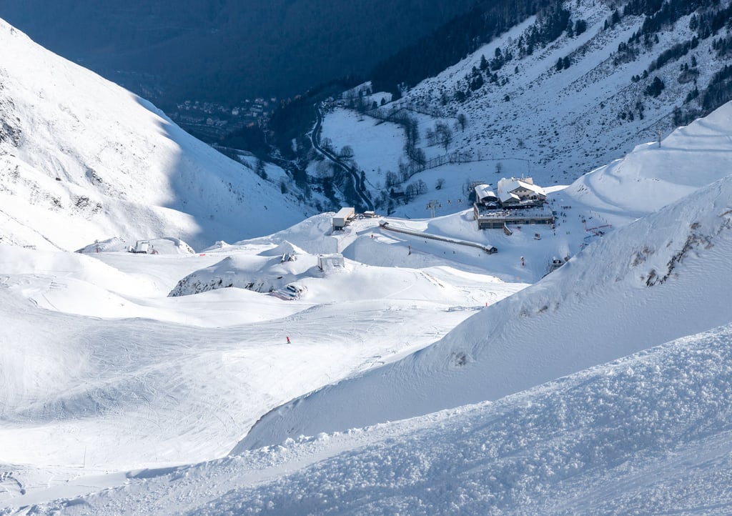 View of the Cirque du Lys and the arrival station of the Cauterets ski resort