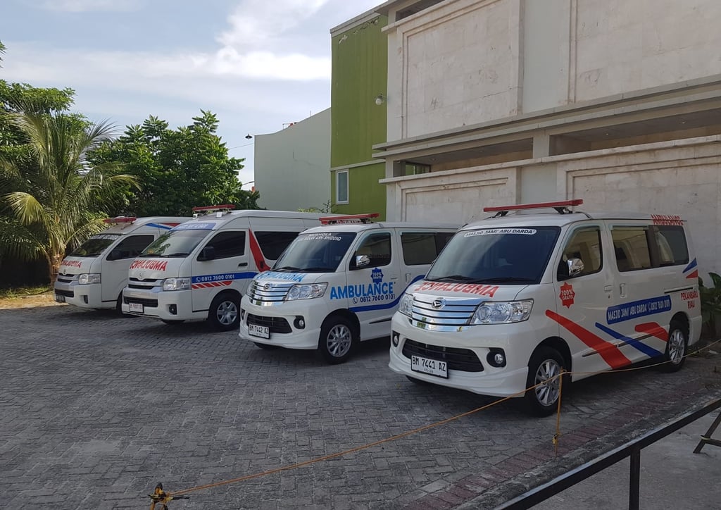 Armada Ambulan gratis Masjid Jami' Al Badr dan Masjid Jami' Abu Darda'