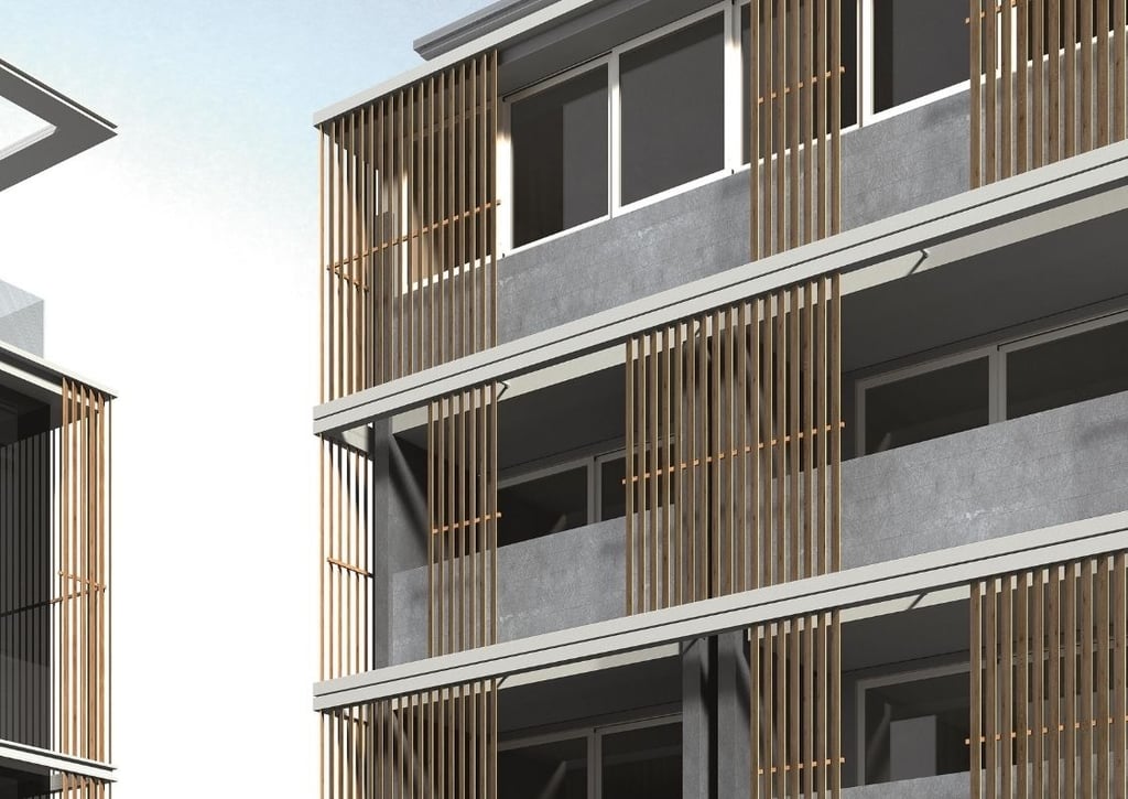 Edificio multifamiliar con balcones amplios y fachada ventilada con revestimiento de madera clara