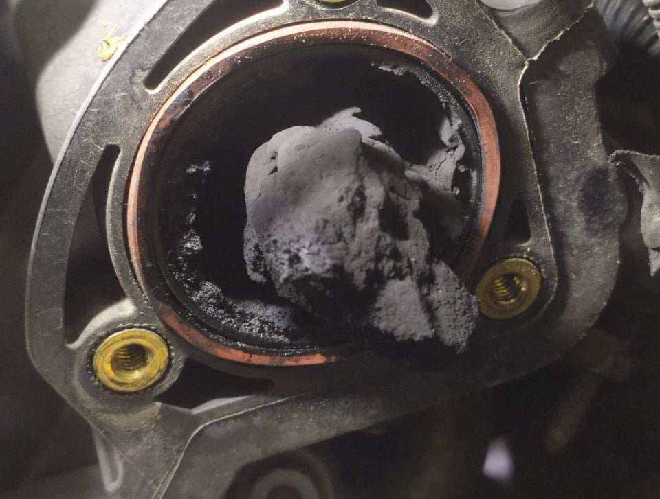 entrata collettore aspirazione di un'autovettura con la valvola egr 