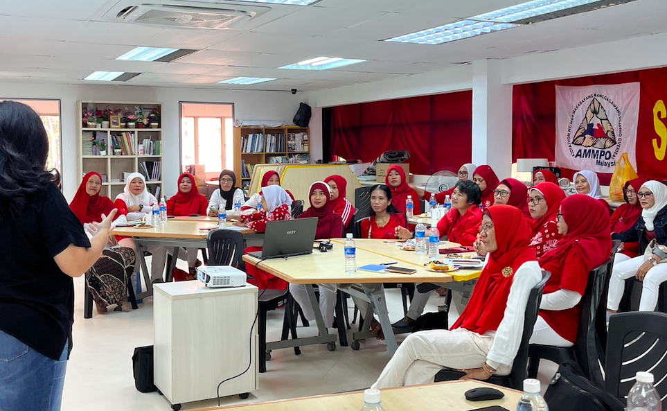 Training for trainers digital literacy for indonesia migrant workers in Malaysia