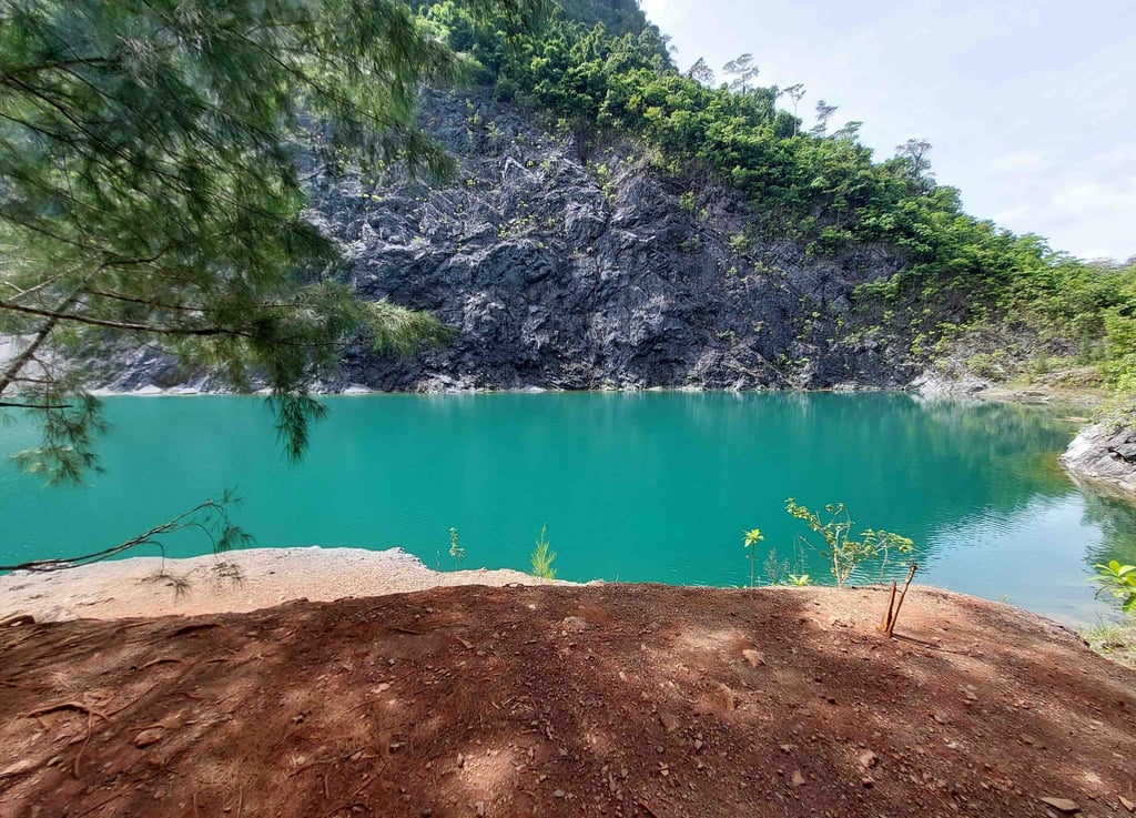 Quarry tham thong lang thap put phang nga