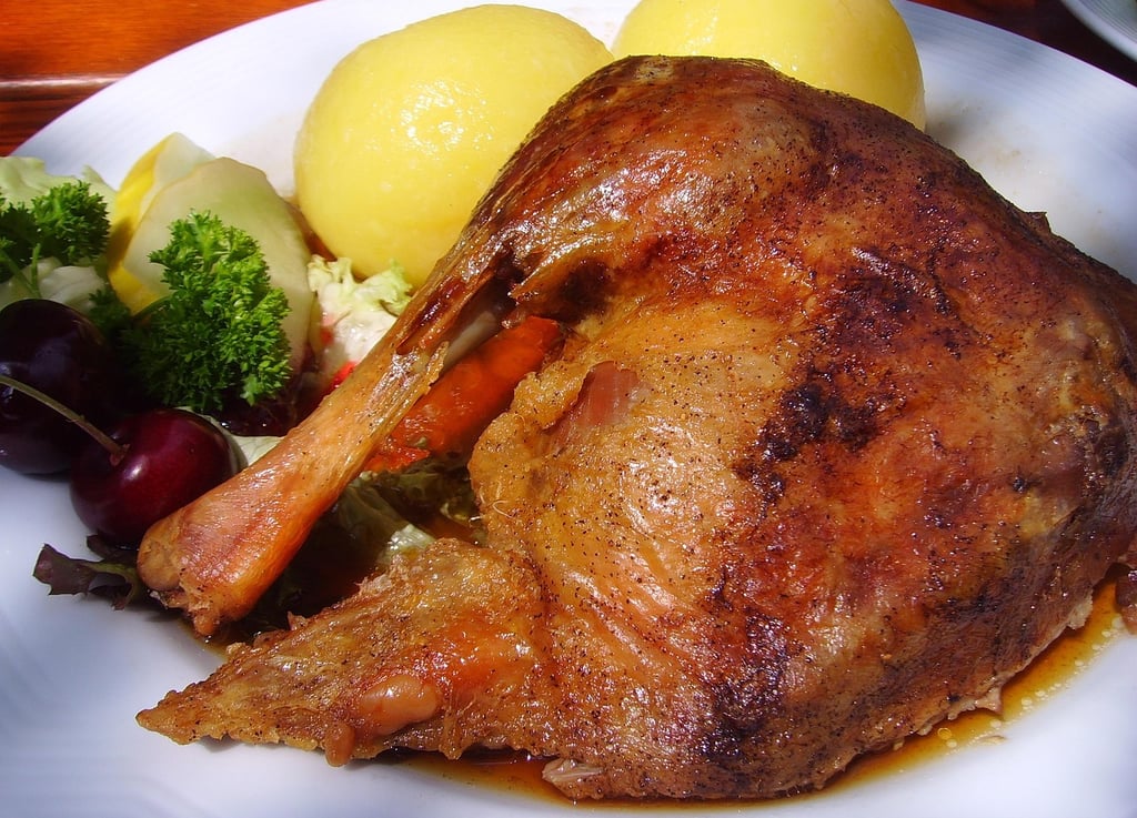 Frango - Assado - com - Alho - Ervas - e - Batatas - ao - Forno