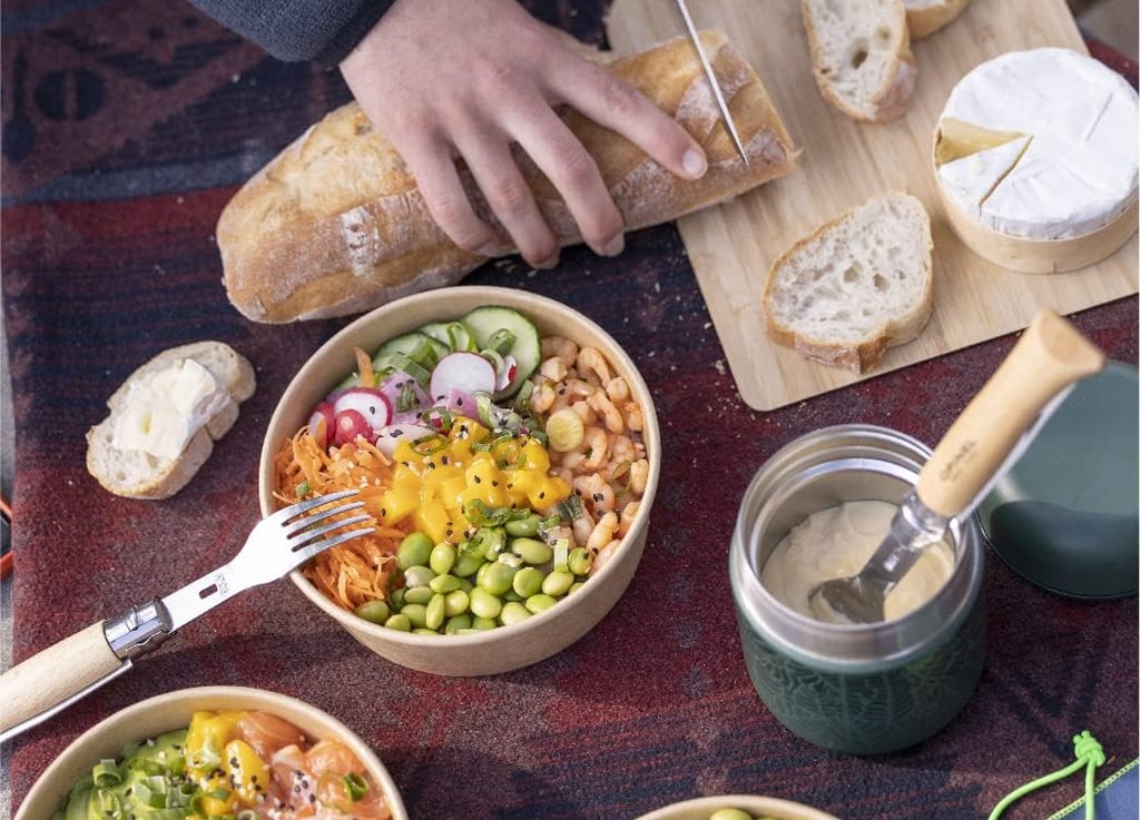 aliments sur tapis picnic
