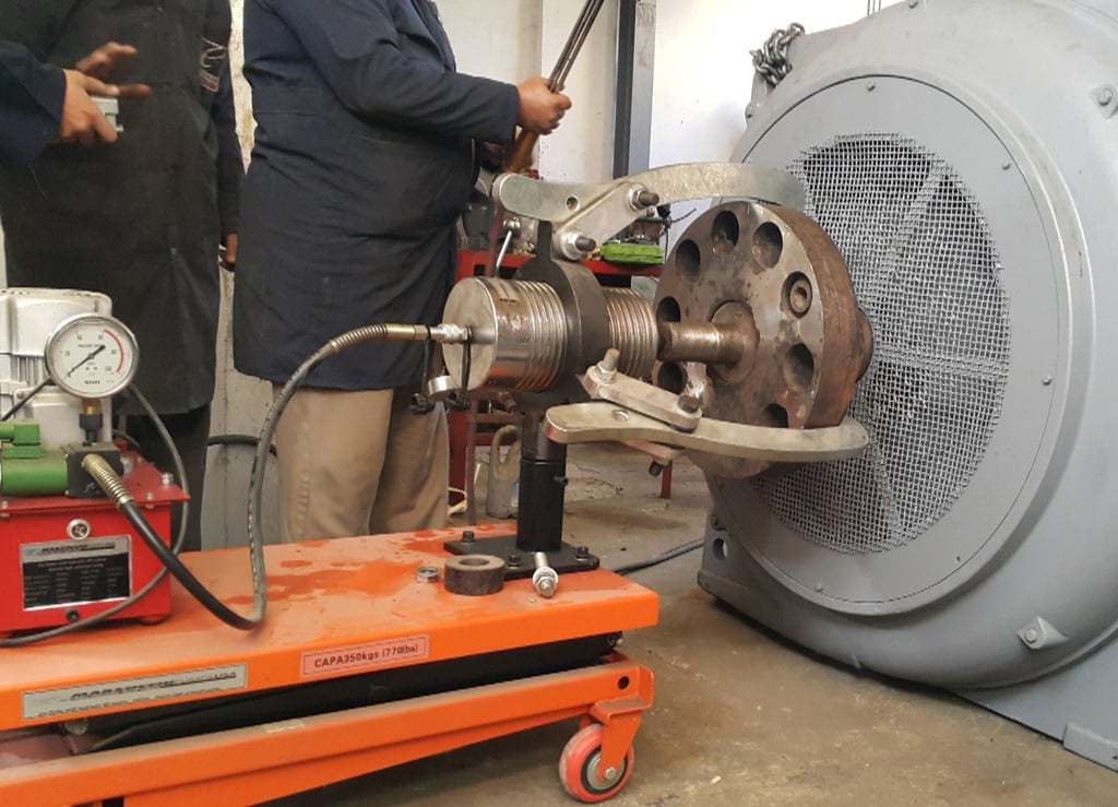 Safe and powerful bearing & coupling removal made easy