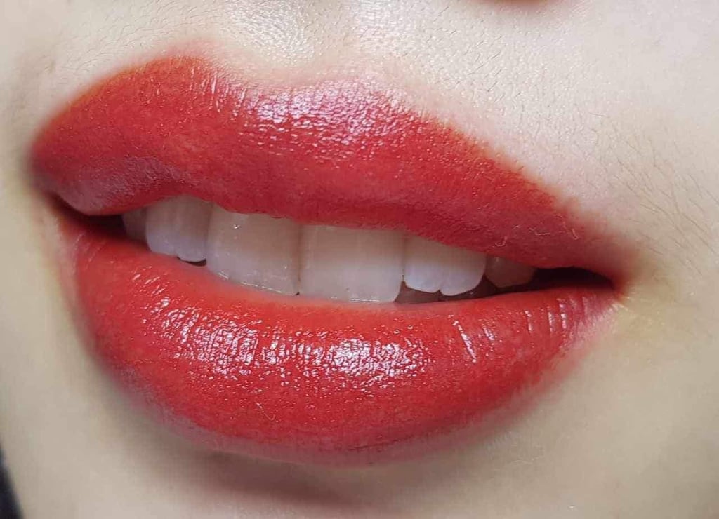 Lip Neutralization en Lip Blush behandeling voor natuurlijke lippen in Alphen aan den Rijn.